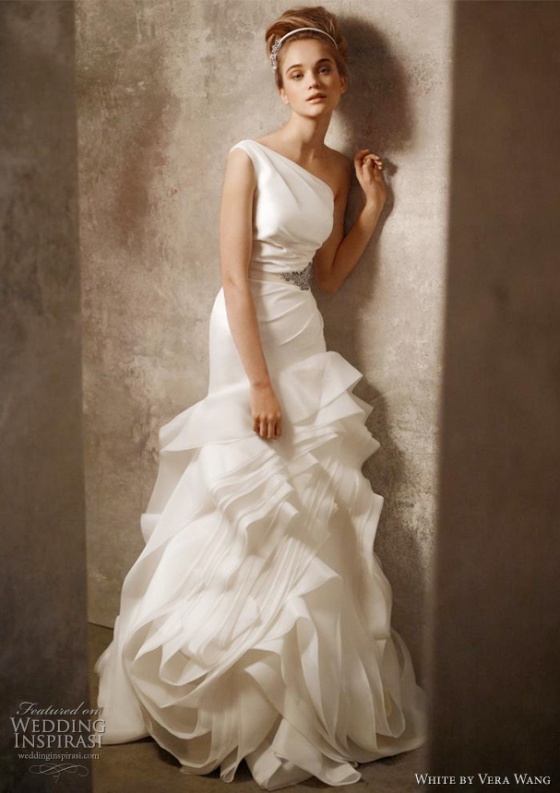 Glamorous wedding gown with a volumous updo. 